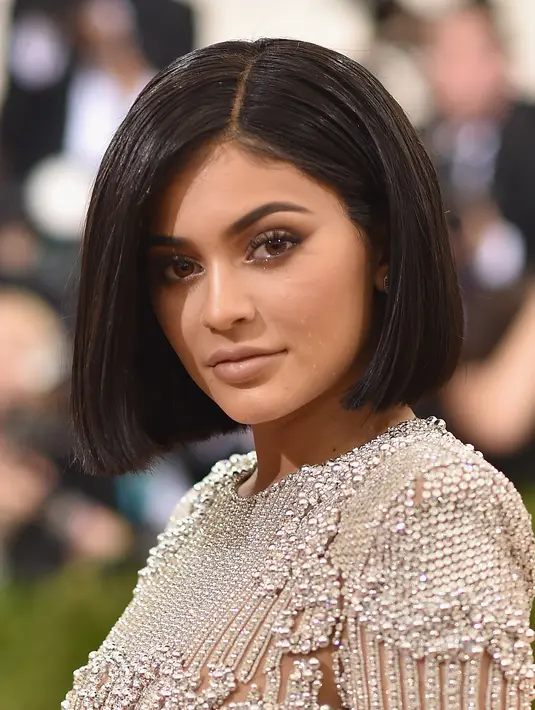 Kylie Jenner sedang dilanda kebahagiaan, pasalnya di usia muda dirinya mendapatkan hadiah terbesar didalam hidupnya. Pengalaman pertama untuk Kylie dapat hadir di perhelatan Met Gala 2016. (AFP/Bintang.com)