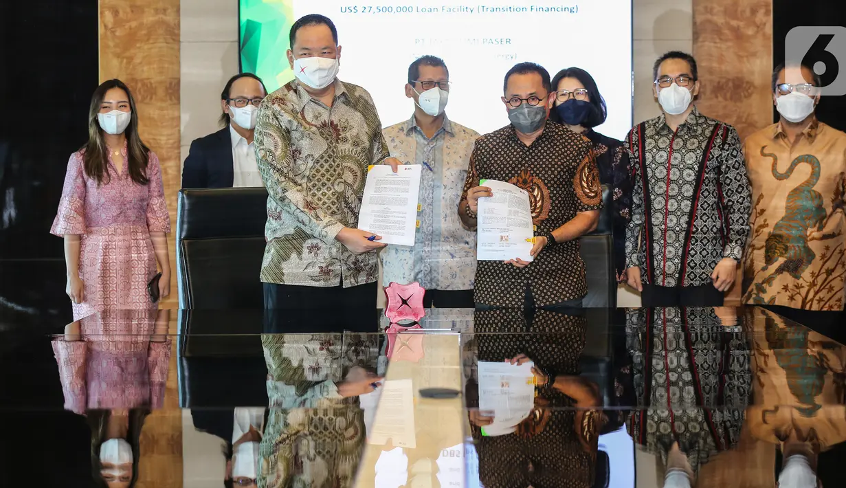PT. Jaya Bumi Paser (JBP) menandatangani fasilitas pinjaman senilai US$27,5 juta dari Bank DBS Indonesia untuk membiayai pengembangan sumber energi baru dan terbarukan berbasis biomassa yang berkelanjutan dan menerapkan standar FSC oleh JBP di Kalimantan Timur. (Liputan6.com/Fery Pradolo)