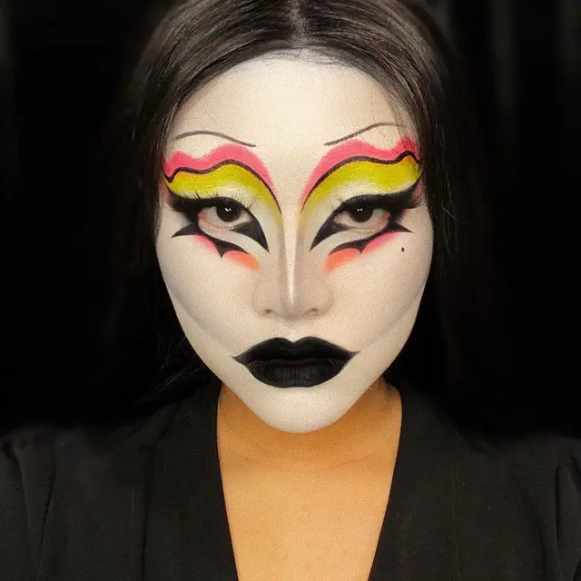 Potret Transformasi Make Up Naja Dewi