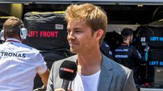 Mantan juara dunia F1, Nico Rosberg saat melaporkan suasana Pit Stop pada F1 GP Monako di Monte Carlo, (28/5/2017).  (EPA/Srdjan Suki)