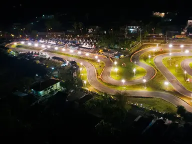 Sirkuit Boyolali yang terletak di Provinsi Jawa Tengah ini memiliki panjang total 1,3 km. Gokart menjadi cabang balap yang menjadi fokus utama dari sirkuit ini. Untuk balapan motor, para pembalap harus bisa memacu motornya di tikungan-tikungan high speed yang disuguhkan Sirkuit Boyolali. Sirkuit ini biasa digunakan untuk ajang balap gokart hingga roadrace. (Source: trialgame.id)