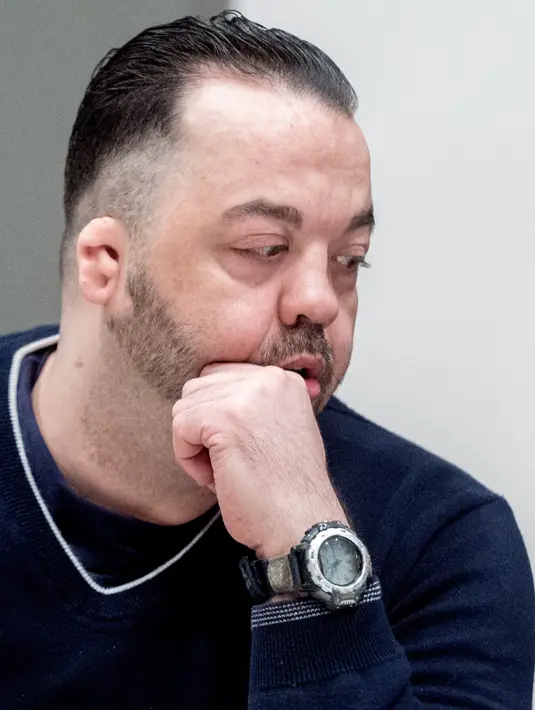 Mantan perawat, Niels Hoegel, 42, menjalani sidang pembacaan vonis di Oldenburg, utara Jerman, Kamis (6/6/2019). Pengadilan Jerman menjatuhkan vonis penjara seumur hidup kepada Niels Hoegel atas tuduhan membunuh 85 pasien dalam perawatannya. (Hauke-Christian Dittrich /POOL/AFP)