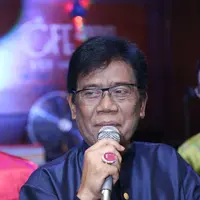 Salah satu keponakan Eddy Silitonga, Mario menjelaskan kalo penyanyi berusia 65 tahun itu sedang menjalani perawatan di rumah sakit. Dan kondisinya semakin membaik. (Nurwahyunan/Bintang.com)