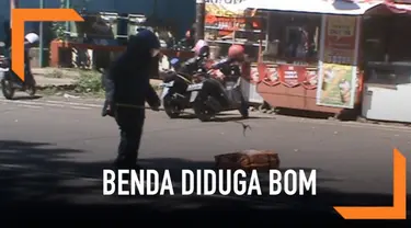 Tas yang diduga berisi bom dilempar orang tak dikenal ke gerbang Polres Bengkulu.