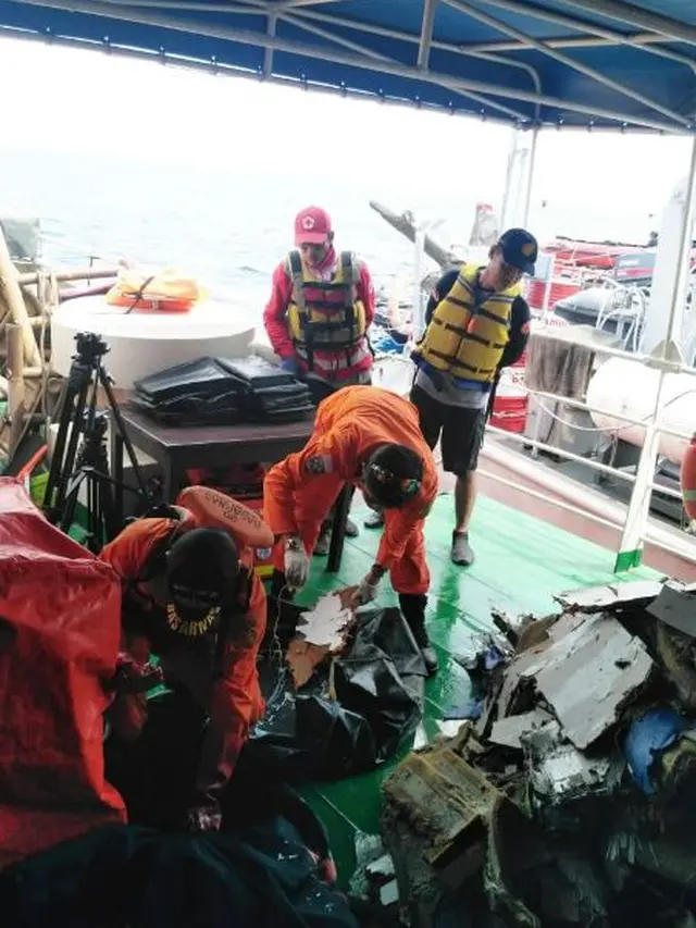 Ini Foto Hasil Temuan Tim Sar Saat Mencari Korban Lion Air JT610