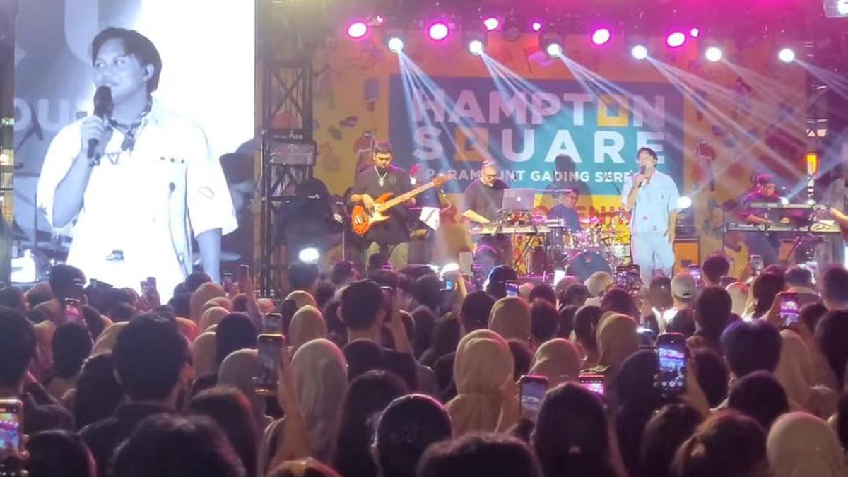Potret Rizky Febian Manggung di Gading Serpong, Nyanyi Kesempurnaan Cinta Hingga Bermuara