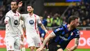 Di menit tambahan waktu babak pertama (45+1) sundulan Marko Arnautovic berhasil mengejar ketinggalan gol dari Monza. (Isabella BONOTTO/AFP)