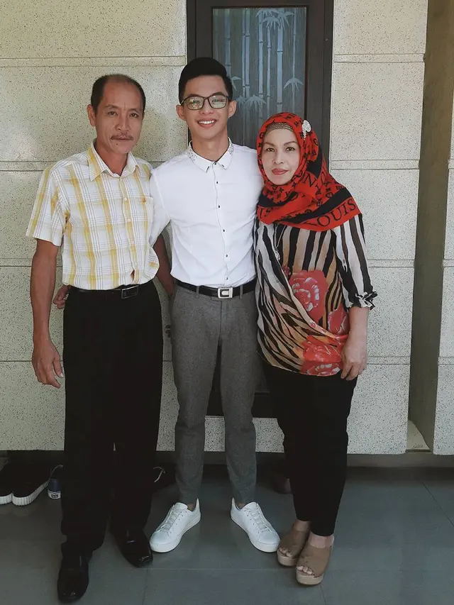 Resmi Menikah dengan Dinda Hauw, Ini 6 Potret Transformasi Rey Mbayang
