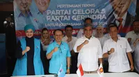 Sekjen Partai Gerindra Ahmad Muzani dan para petinggi Partai Gerindra melakukan silahturahmi ke Partai Gelora pada Sabtu (19/8/2023). (Liputan6.com/Nur Habibie)