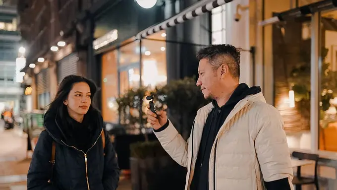 6 Potret Kebersamaan Gading Marten dan Juria Hartmans saat di London