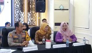 Psikolog profesional Irna Minauli mengungkapkan hasil pemeriksaan terhadap A, anak pelaku pembunuhan terhadap ibu kandungnya sendiri di Medan. (Liputan6.com/ Reza Efendi)