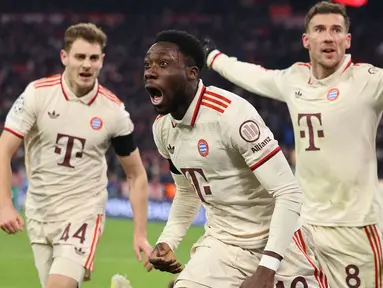 Pemain Bayern Munchen, Alphonso Davies melakukan selebrasi setelah mencetak gol kemenangan timnya ke gawang Celtic dalam laga leg 2 babak play off Liga Champions 2024/2025 di Allianz Arena, Munchen, Jerman, Rabu (19/02/2025) WIB. (AFP/Alexandra Beier)