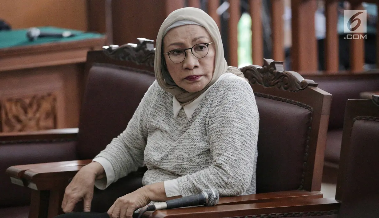Terdakwa penyebaran berita bohong atau hoaks Ratna Sarumpaet menjalani sidang lanjutan di PN Jakarta Selatan, Jakarta, Kamis (9/5/2019). Sebelumnya, jaksa mendakwa Ratna telah menyebarkan hoaks kepada banyak orang yang dapat menimbulkan keresahan di masyarakat. (Liputan6.com/Faizal Fanani)
