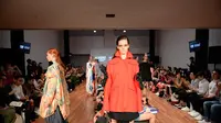 Desainer muda Indoensia Delia Kartika pamerkan karya di Singapore Fashion Week 2016.