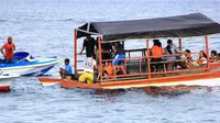 Upaya penyelamatan korban tabrakan kapal cepat dan banana boat di Pantai Tanjung Karang, Donggala. (Liputan6.com/M Taufan SP Bustan)