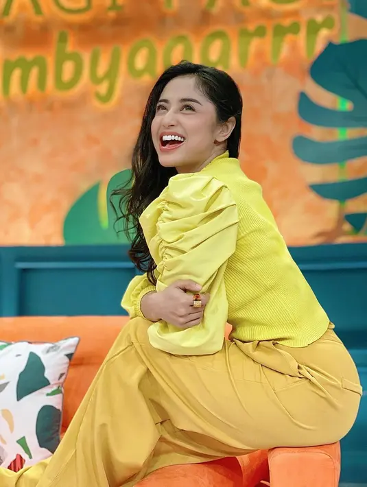 Dewi Perssik (Instagram/dewiperssikreal)