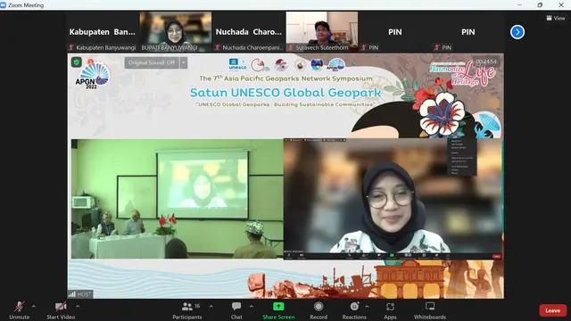 Bupati Banyuwangi Ipuk Fiestiandani melakukan persentase tertang Geopark Ijen di forum internasional The 7th Asia Pasific Geopark Network Symposium (Istinewa)