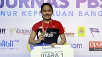 Ruselli Hartawan juara tunggal putri Kejurnas PBSI 2017 Gubernur Kepulauan Bangka Belitung. Di final, Sabtu (2/12/2017), Ruselli mengalahkan Dinar Dyah Ayustine. (Humas PP PBSI)