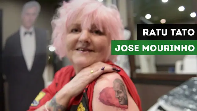 Menyambut hari Valentine, nenek berusia 60 tahun rela memenuhi tubuhnya dengan Wajah Jose Mourinho.