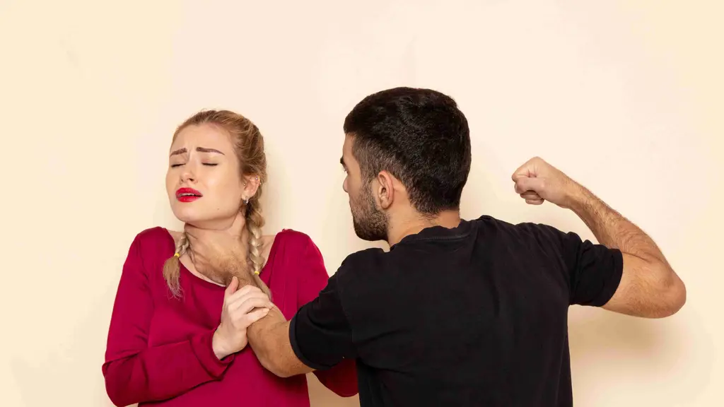 Ilustrasi pasangan melakukan kekerasan fisik dalam hubungan./copyright freepik/freepik