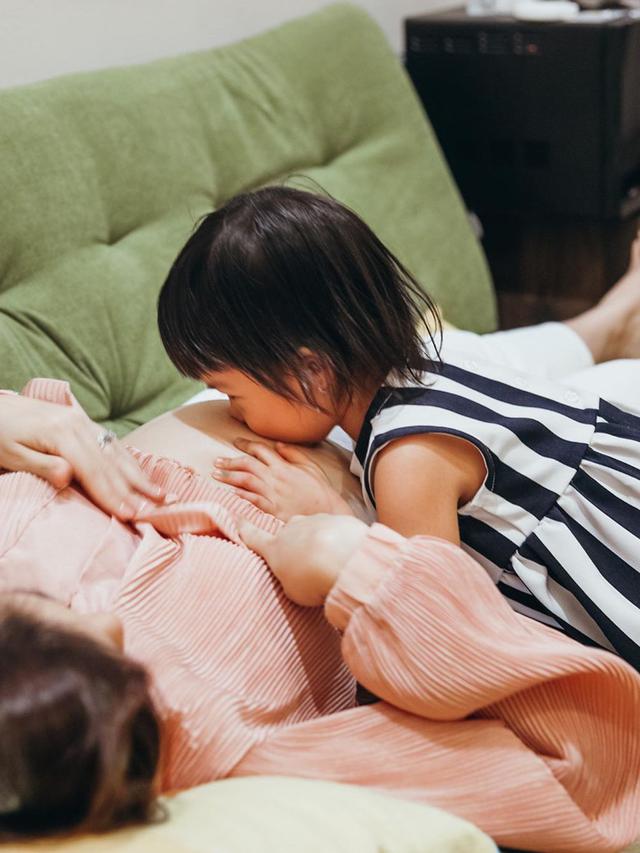 Segera Dikaruniai Anak Kedua, Ini 6 Potret Hangat Chelsea Olivia dan Nastusha