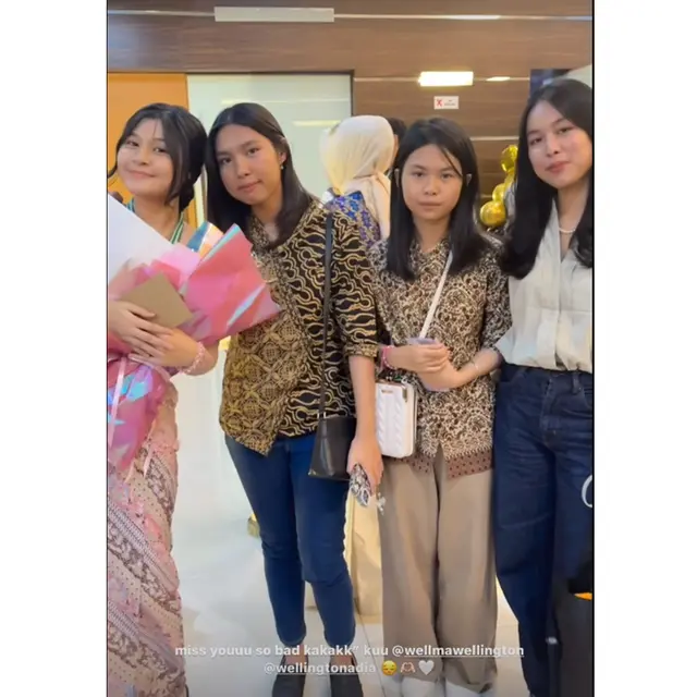 6 Potret Nasha Anaya Bareng Teman di Momen Wisuda SMP, Dapat Banyak Surat