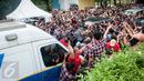 Suasana di Rumah Lembang saat Ahok dan Djarot tiba di markas mereka tersebut, Jakarta, Rabu (15/2). Hasil quick count menunjukkan Ahok-Djarot menempati urutan pertama. (Liputan6.com/Gempur M Surya)