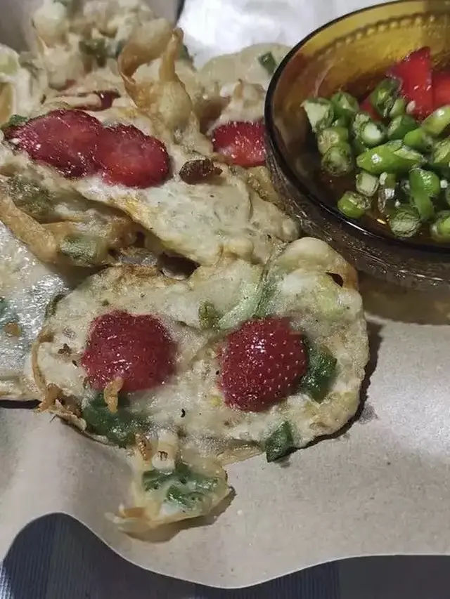 6 Menu Takjil Pakai Gorengan Ini Bentuknya Nyeleneh, Absurd Banget