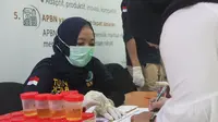 BNN Riau melakukan tes urine terhadap ratusan PNS dan honored di Pemprov Riau. (Liputan6.com/M Syukur)