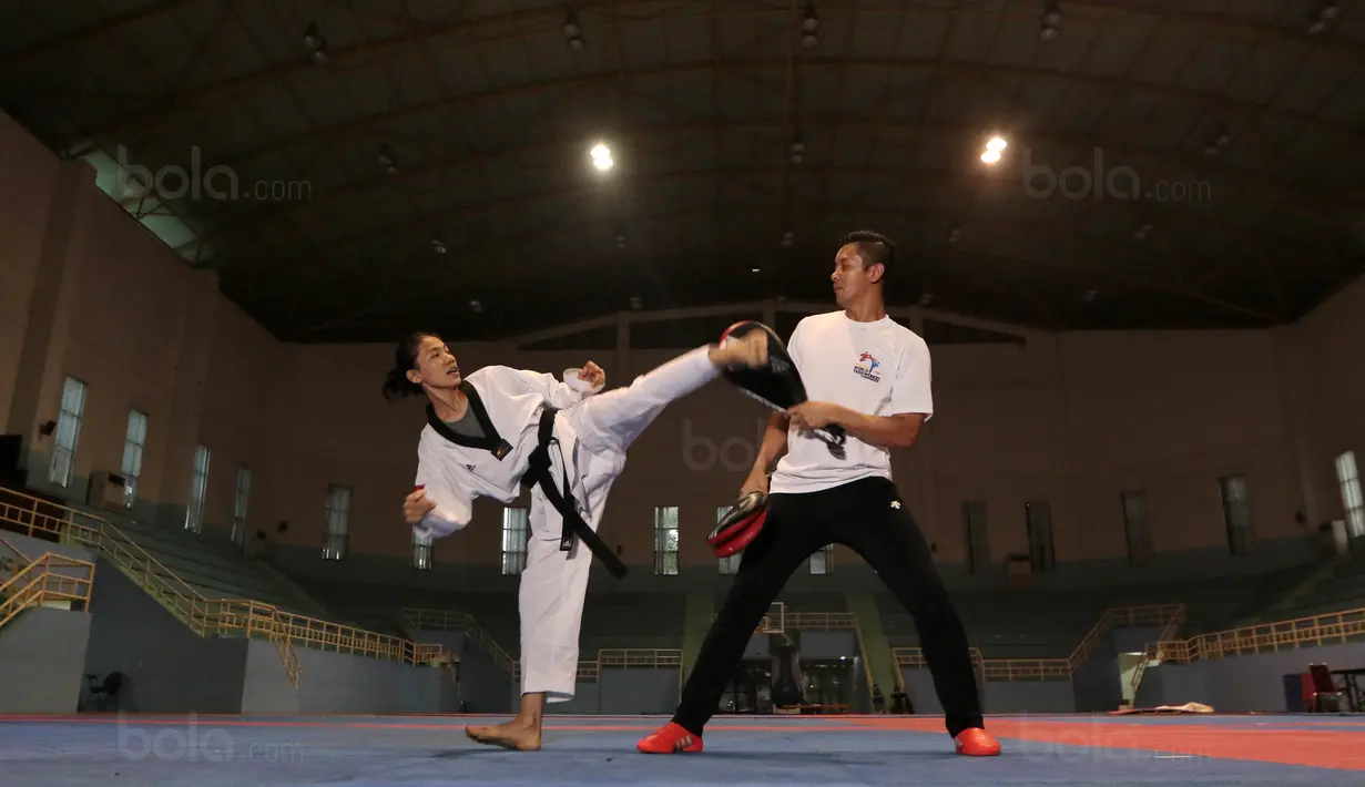 Saat kelas 3 Sekolah Dasar,  Mariska mulai akut dalam pertandingan Taekwondo. Kemudian semakin serius ketika masuk di SMA Ragunan. (Bola.com/Nicklas Hanoatubun)