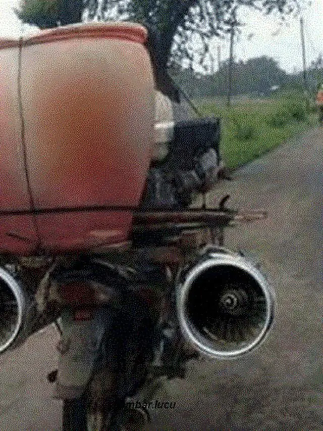 Kumpulan Potret Knalpot Berukuran Jumbo, Dijamin Bikin Sakit Telinga (ist)
