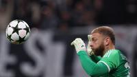 Kiper Juventus, Michele Di Gregorio, saat tampil menghadapi RB Leipzig dalam laga matchday kedua Liga Champions 2024/2025, Kamis (3/10/2024) dini hari WIB. Juventus menang 3-2 atas RB Leipzig dalam pertandingan ini. (Ronny HARTMANN / AFP)