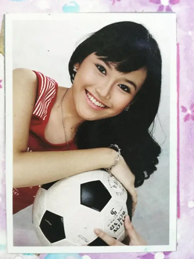 6 Foto Masa Remaja Ayu Ting Ting, Pakai Seragam OSIS SMA Curi Perhatian
