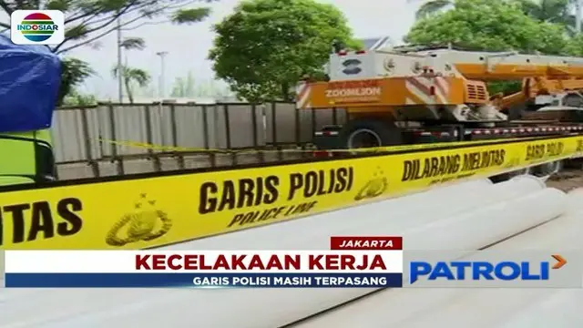 Polisi gelar olah TKP kasus pekerja tertimpa besi proyek pembangunan LRT di Pulomas, Jakarta Timur.
