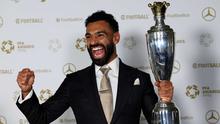 Raihan ini sekaligus menjadikannya sebagai pemain pertama yang meraih penghargaan PFA Men's Player of The Year untuk ketiga kalinya. (Darren Staples/AFP)