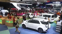 Suasana pameran GIIAS 2017 di Indonesia Convention Exhibition BSD City, Tangerang, Banten, Kamis (10/8). Pemerintah pun berharap iklim perekonomian dan industri mampu lebih bergairah dengan adanya GIIAS tahun ini. (Liputan6.com/Angga Yuniar)