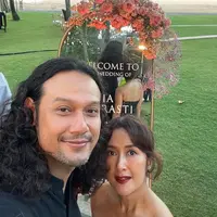 Dwi Sasono dan Widi Mulia turut hadir dalam pernikahan Adinia Wirasti dan Michael Wahr [@widimulia]