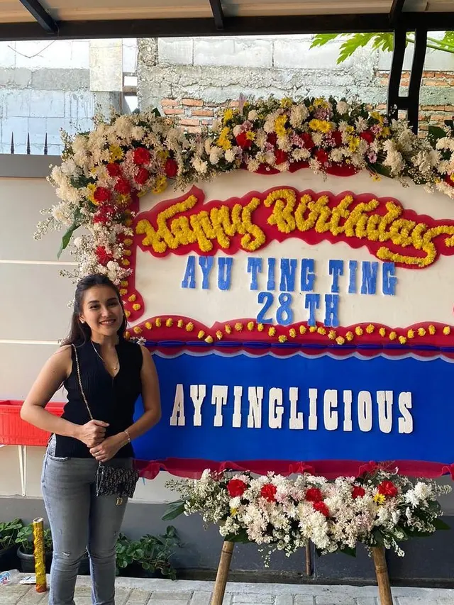 Potret Perayaan Ulang Tahun ke-28 Ayu Ting Ting