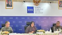 Menteri Keuangan (Menkeu) Sri Mulyani Indrawati dalam konferensi pers KSSK yang digelar di kantor Lembaga Penjamin Simpanan (LPS), Senin (28/7/2025). (Tira/Liputan6.com)