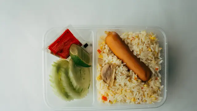 Menyimpan Sisa Makanan