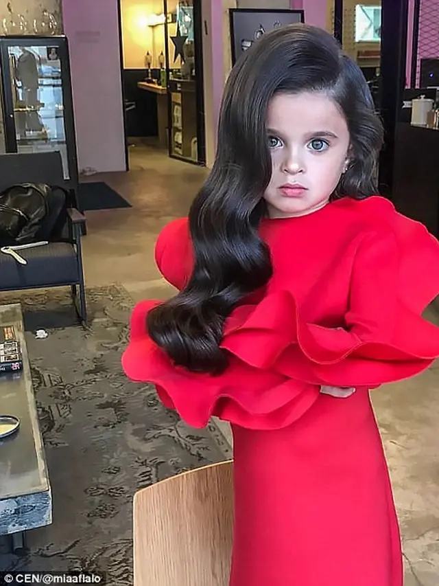 [Bintang] Berusia 5 Tahun, Gadis Cilik Berambut Panjang dan Tebal Ini Bikin Netizen Jatuh Hati