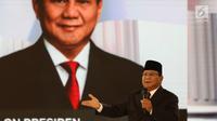 Capres nomor urut 02 Prabowo Subianto saat tanya jawab dalam debat keempat Pilpres 2019 yang diselenggarakan KPU di Hotel Shangri-La, Jakarta, Sabtu (30/3). Debat kali ini mengangkat tema tentang ideologi, pemerintahan, pertahanan dan keamanan, serta hubungan internasional. (Liputan6.com/JohanTallo)