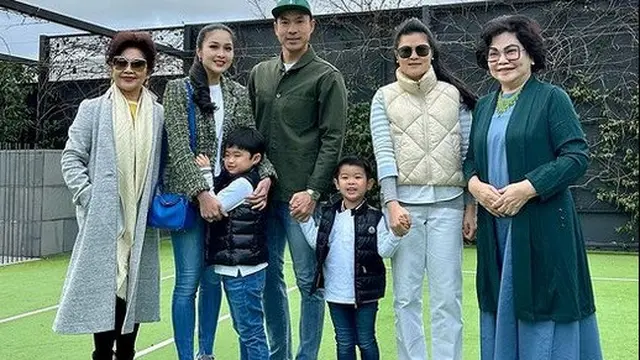 Momen Keluarga Sandra Dewi Liburan Di Australia