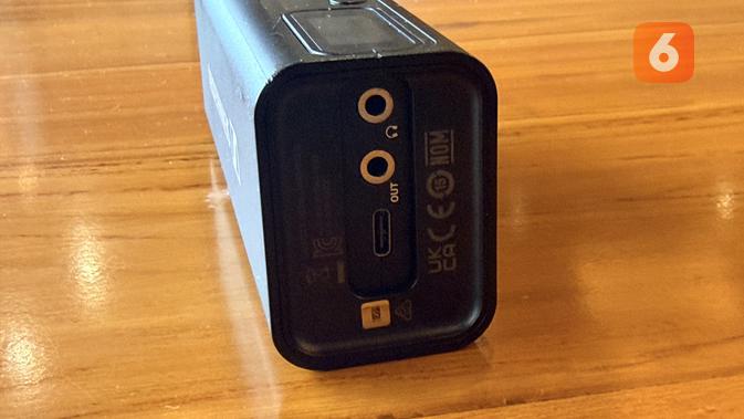 Port charging dan audio out di Sennheiser Profile Wireless. (Liputan6.com/ Yusliason)