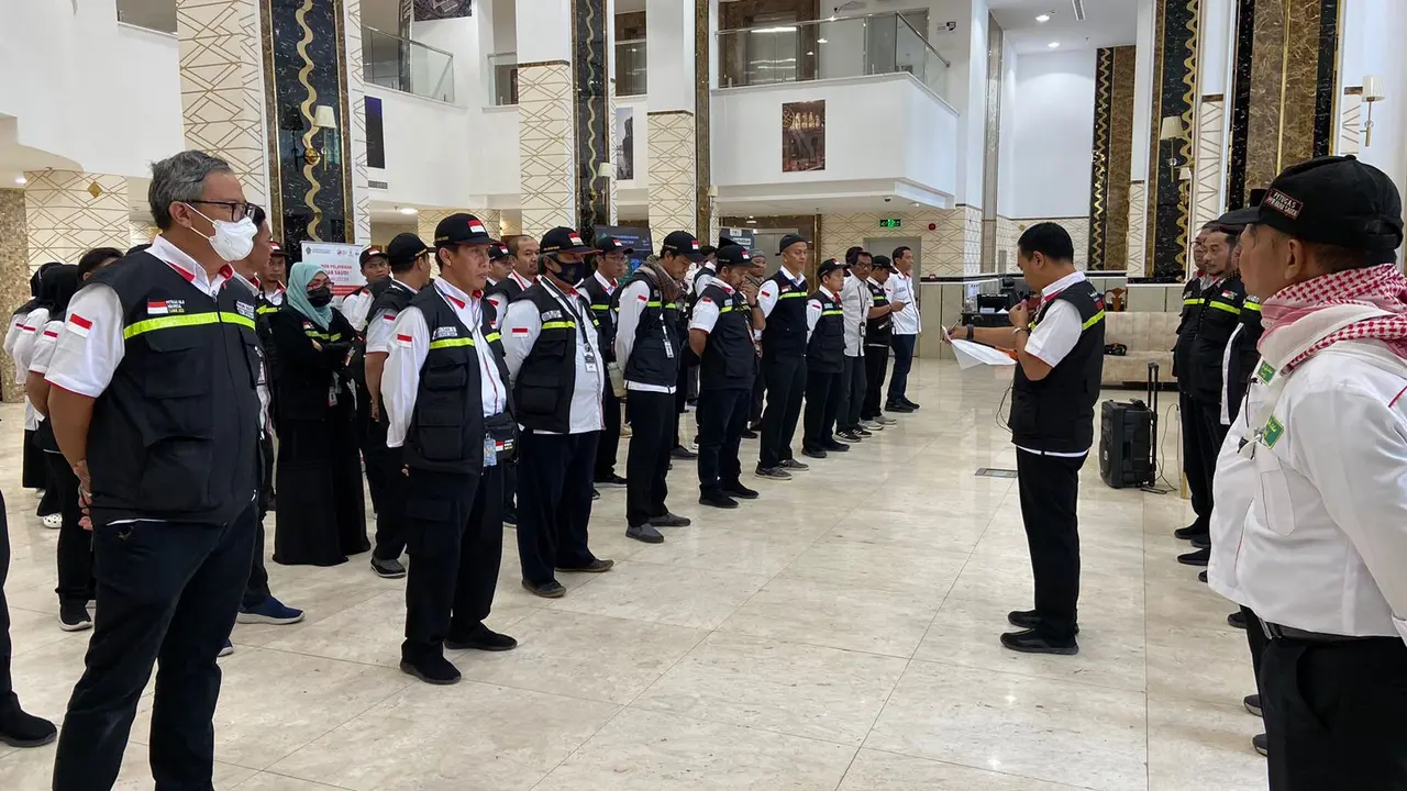 Petugas Penyelenggara Ibadah Haji (PPIH) Arab Saudi Daker Madinah diberangkatkan ke Makkah
