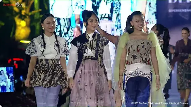 12 Potret Artis Hadiri Acara Istana Berbatik, Tampil Memukau di Catwalk