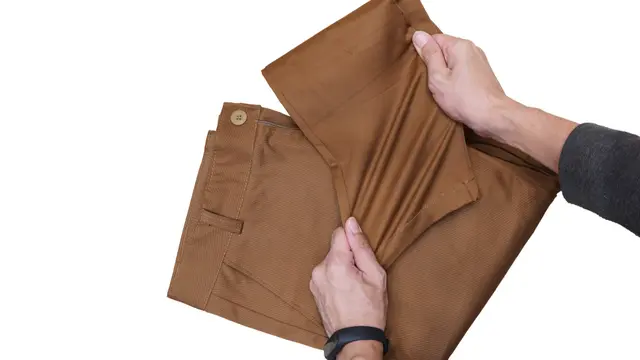 Ilustrasi celana chino campuran bahan spandeks