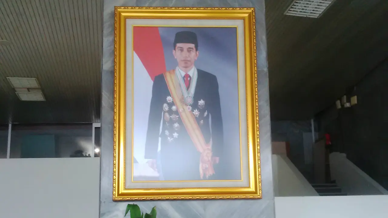 Foto Presiden Jokowi Mulai Dipajang di Gedung Parlemen &acirc;&euro;Ž