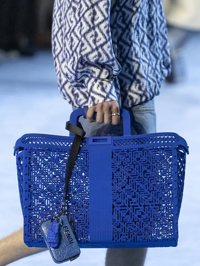 Eksplorasi Gaya Kasual dan Formal Tanpa Batas dalam Koleksi FENDI Men's Spring/Summer 2023