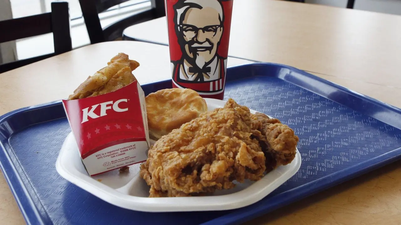 Ilustrasi restoran cepat saji KFC (AP/Michael Dwyer)